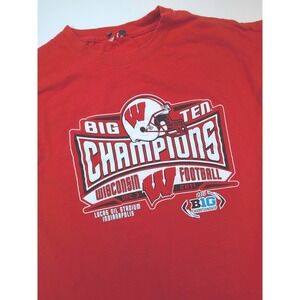 Wisconsin Badgers Big Ten Football Champions 2011 Red T Shirt Size Medium